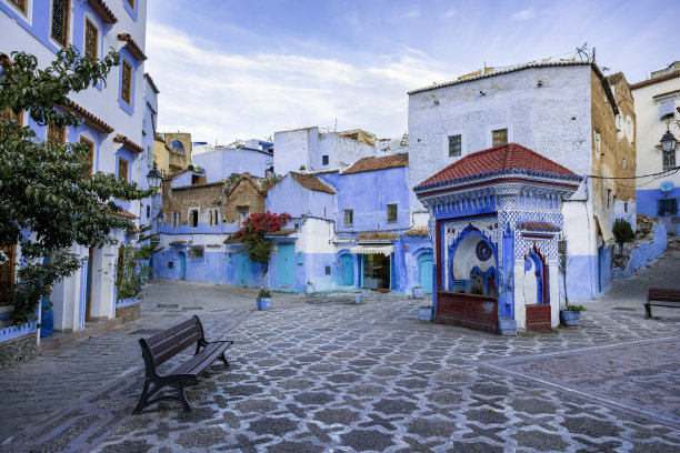 北非摩洛哥Chefchaouen老城的蓝色建筑图片下载