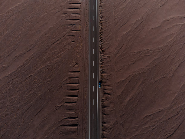 智利沙漠中的街道图片下载