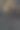 老式的黑色汽车行驶在黑暗多雾的道路上，路灯模糊不清图片下载