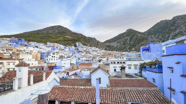 北非摩洛哥Chefchaouen老城的蓝色建筑图片下载