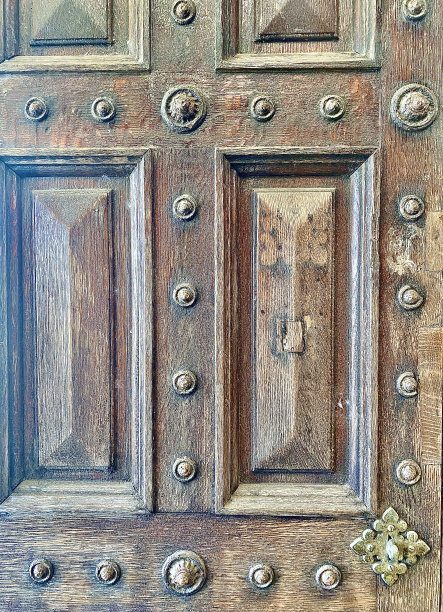 古董木和黄铜门图片下载