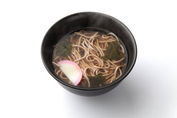 荞麦荞麦面蒸热孤立在白色的背景图片下载