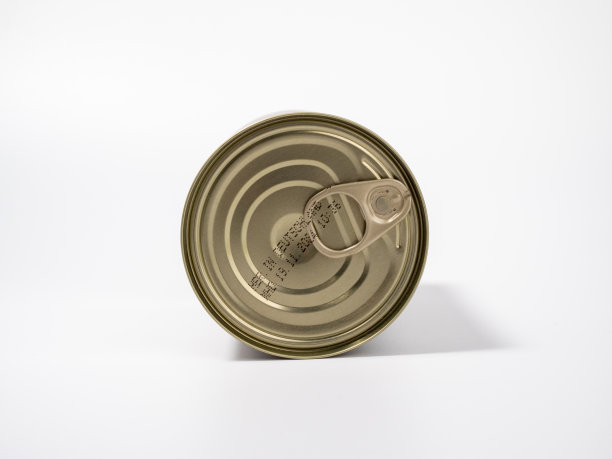 白色背景的罐装剂量。罐头食品。罐。图片下载