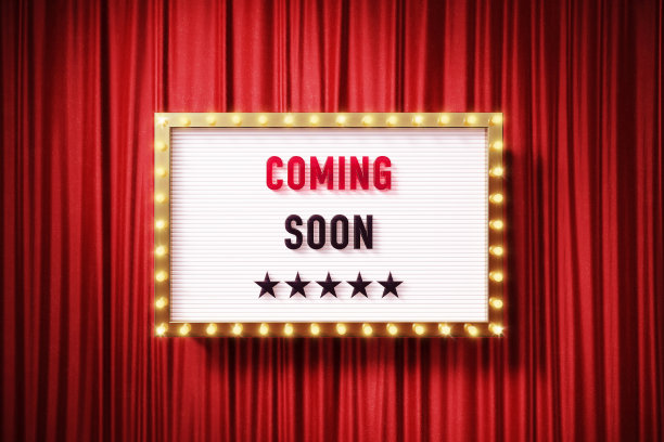 即将在红窗帘上写复古招牌图片下载