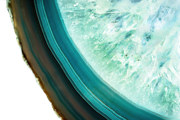 玛瑙晶体截面背景。天然半透明玛瑙晶体表面片。矿石的宏观特写，抽象结构图片下载