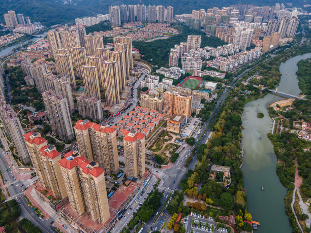 湖畔现代城市高层住宅综合体鸟瞰图图片下载