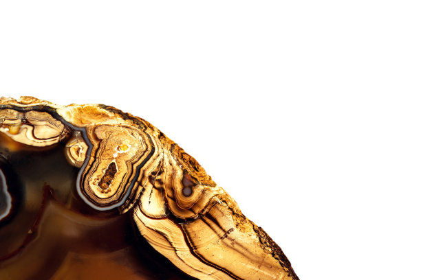 玛瑙晶体截面背景。天然半透明玛瑙晶体表面片。矿石的宏观特写，抽象结构图片下载