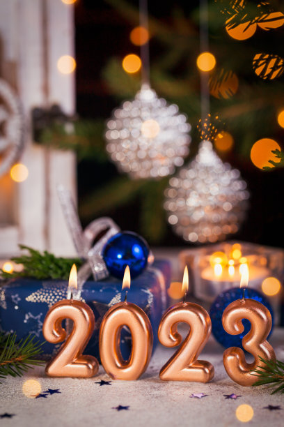 带着节日心情的圣诞卡。图片下载