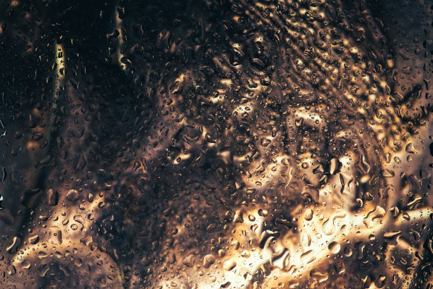 金属质感水滴特写背景图片下载