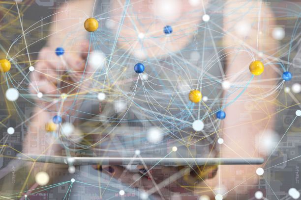 全球网络区块链漂浮在平板电脑上的3D插图图片下载