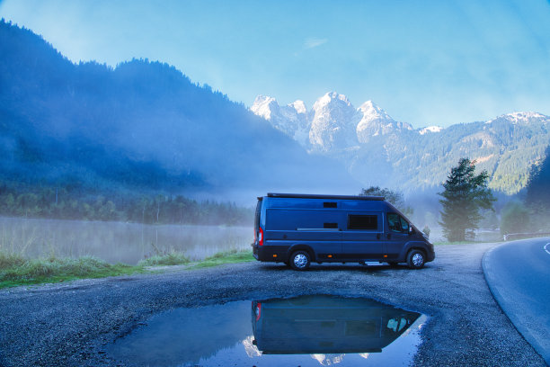 巴伐利亚和奥地利阿尔卑斯山上美丽的高山湖泊图片下载