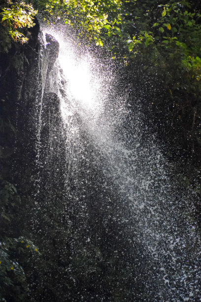 水花瀑布图片下载