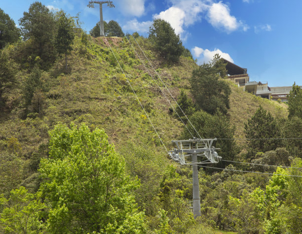 View of Elephant Hill and cable car in Campos do Jordão, Brazil图片下载