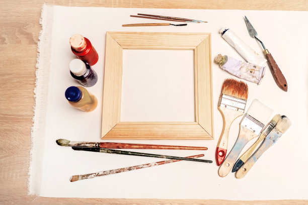 艺术材料，如油画颜料管。图片下载