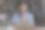 积极的年轻企业家坐在工作场所看着相机图片下载