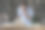 专注的年轻人站在桌旁看着笔记本电脑屏幕图片下载