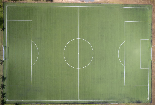足球场地运动和比赛概念的鸟瞰图图片下载