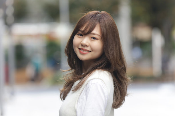 微笑的女人图片下载