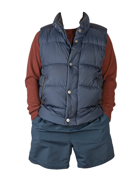 蓝色无袖夹克，毛衣和运动短裤孤立在白色的背景。每天穿的衣服图片下载