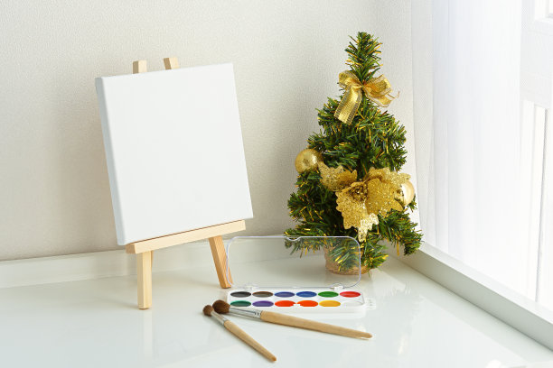 在画架上绘画用的空画布图片下载