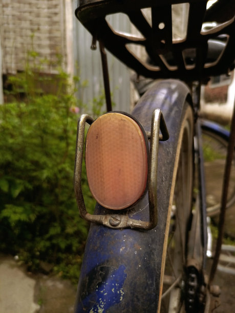 自行车旧尾灯图片下载