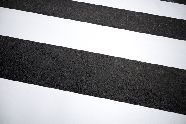 接近粗糙的纹理的人行横道在城市图片下载