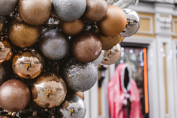 前景是穿着浴袍的骷髅和蛋蛋图片下载