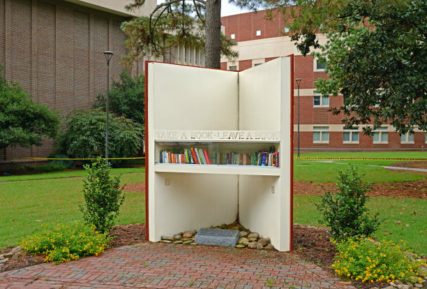 东卡罗莱纳大学(ECU)，位于北卡罗来纳州格林维尔的公立研究型大学。图书漂流图片下载