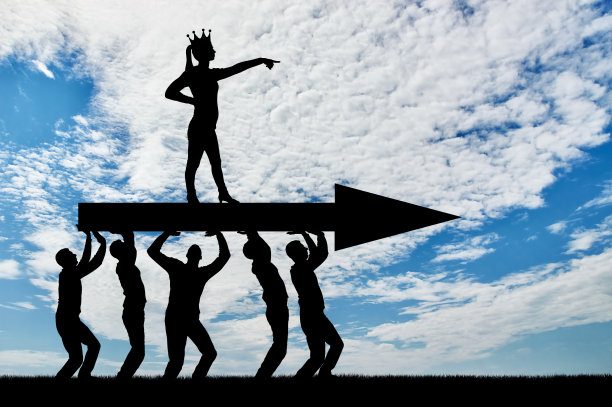 一个自私的头上戴着皇冠的女人图片下载