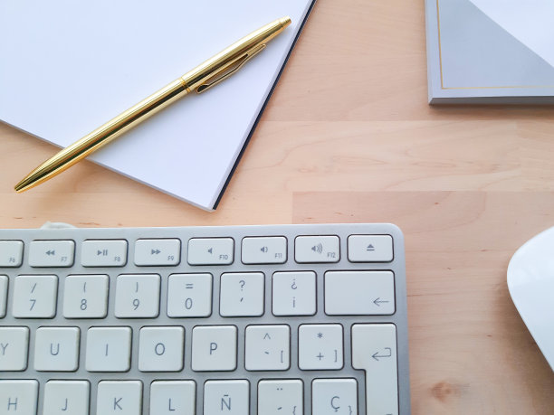 办公桌及商务物件，居家办公场景图片下载