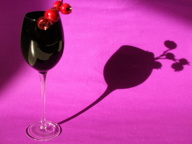 粉红色背景的派对庆祝鸡尾酒图片下载