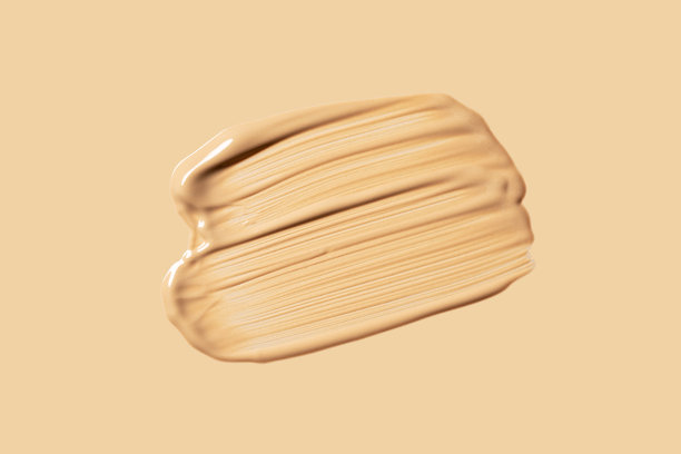 米色背景上的液体粉底污渍图片下载