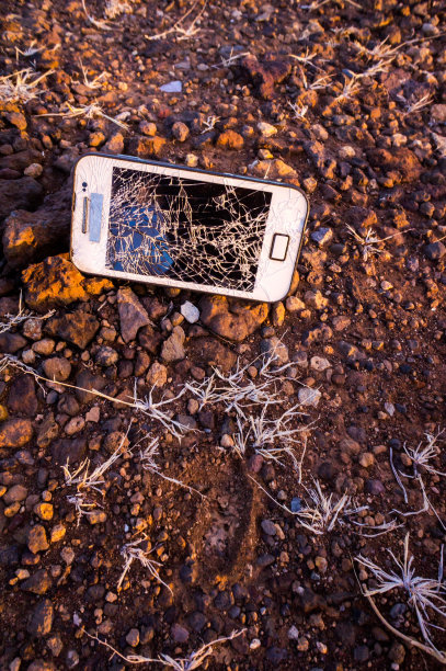 白色智能手机破碎显示，数码照片图像图片下载