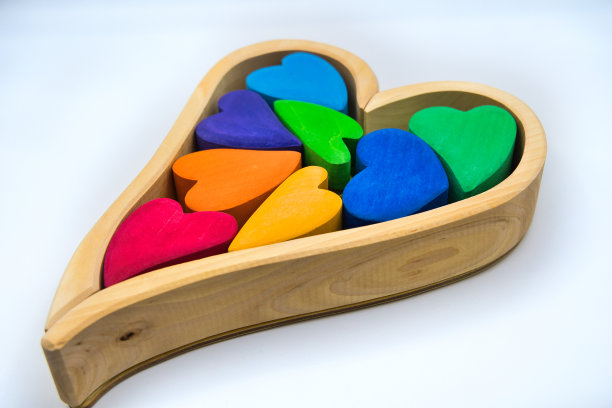 彩色可爱的心形积木图片下载