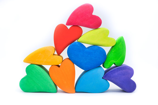 彩色可爱的心形积木图片下载