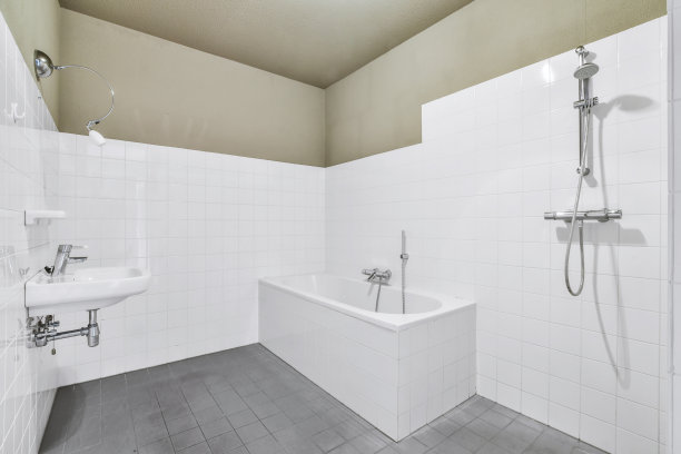 浴室装修期间的室内照片图片下载