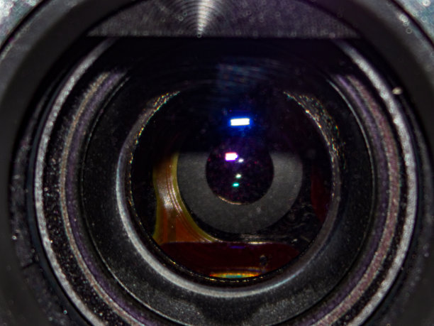 看着镜头图片下载