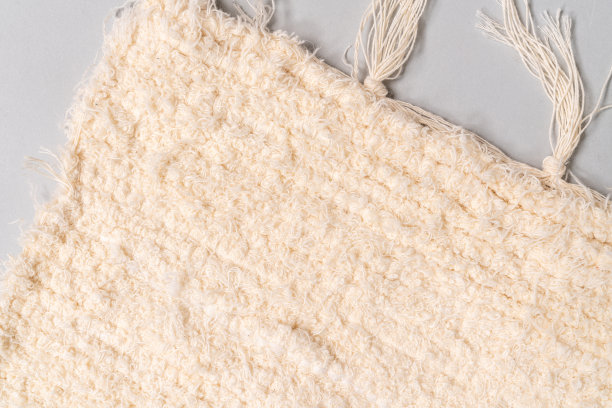 地毯工作室拍摄，浅灰色背景图片下载