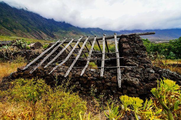 在耶罗岛的废弃房屋，数码照片图像图片下载