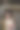一个年轻的女人晚上走在城区里，用手机发短信。图片下载