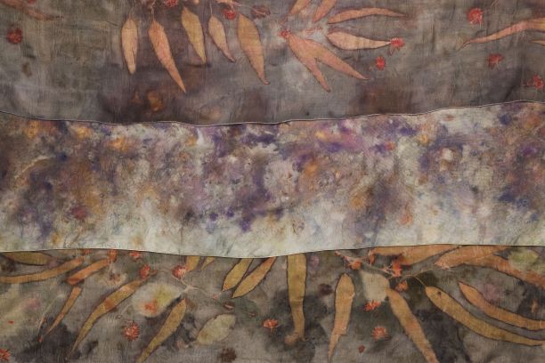 不同种类的自然染色有机围巾的特写图片下载