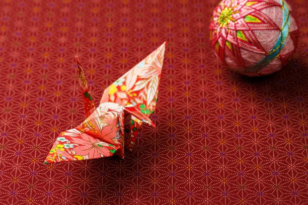 日语“Orizuru”，折叠的纸鹤图片下载