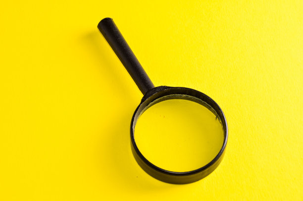 黄色背景是放大镜图片下载