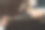妇女组装家具的特写镜头。前视图。图片下载
