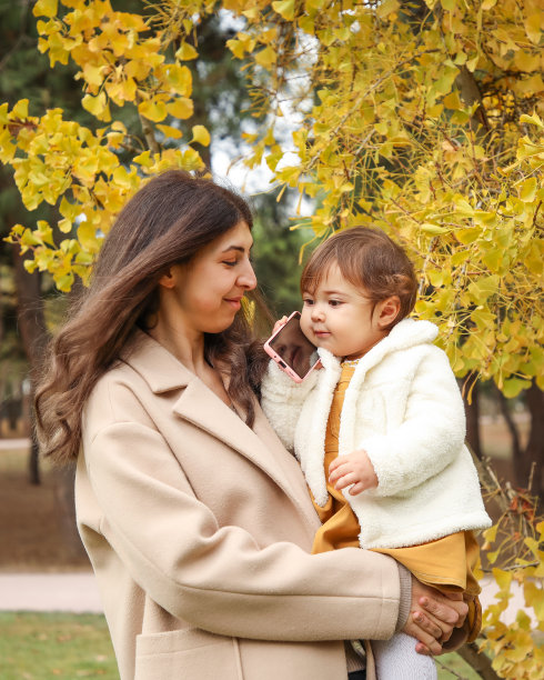宝宝在打电话图片下载