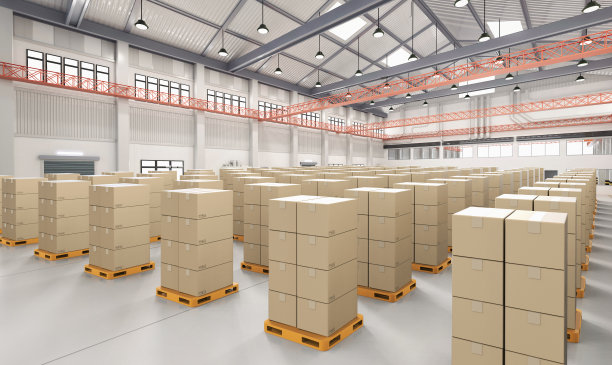 黄色托盘上的一堆纸箱图片下载