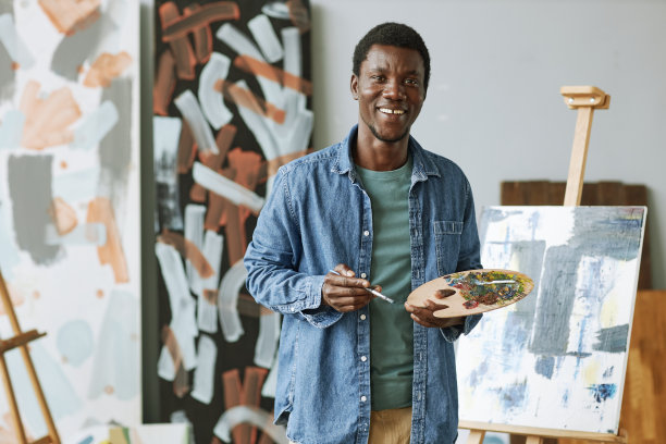 年轻成功和才华横溢的艺术家调色板图片下载