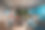 一位年长的穆斯林女商人向现代办公室里年轻的多元化团队展示一个项目图片下载