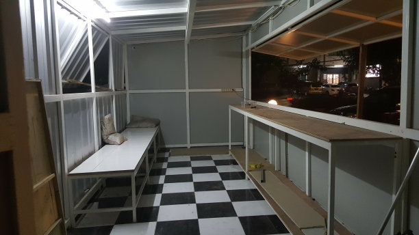 集装箱在印度尼西亚雅加达转向商店图片下载