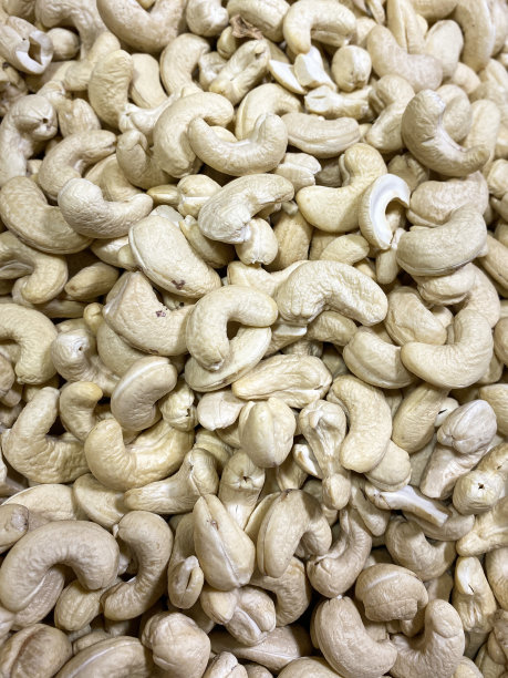 全画幅腰果堆图片，市场摊档按重量出售，健康食品零食，抬高视图图片下载